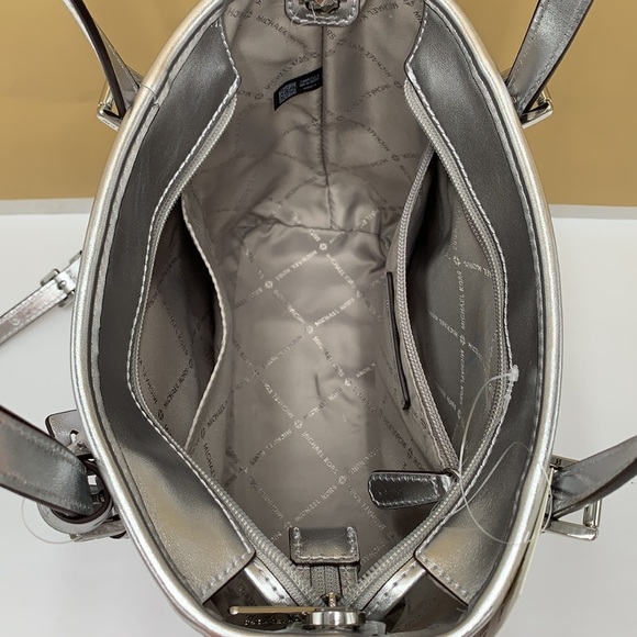 Michael Kors Jet Set Girls Print White Signature XSMALL Carryall Top Zip… - Picture 10 of 16